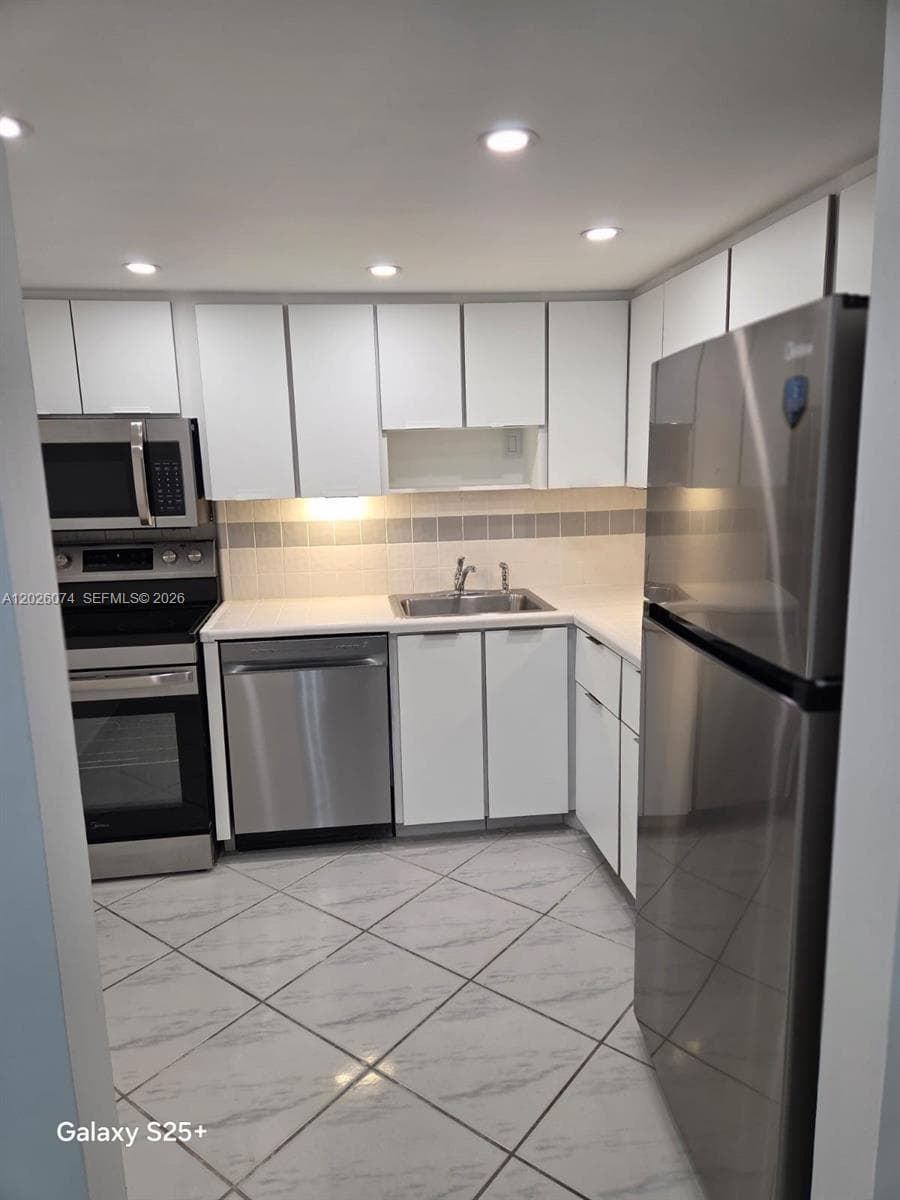 16851 NE 23rd Ave # B601, North Miami Beach, FL 33160 photo 4