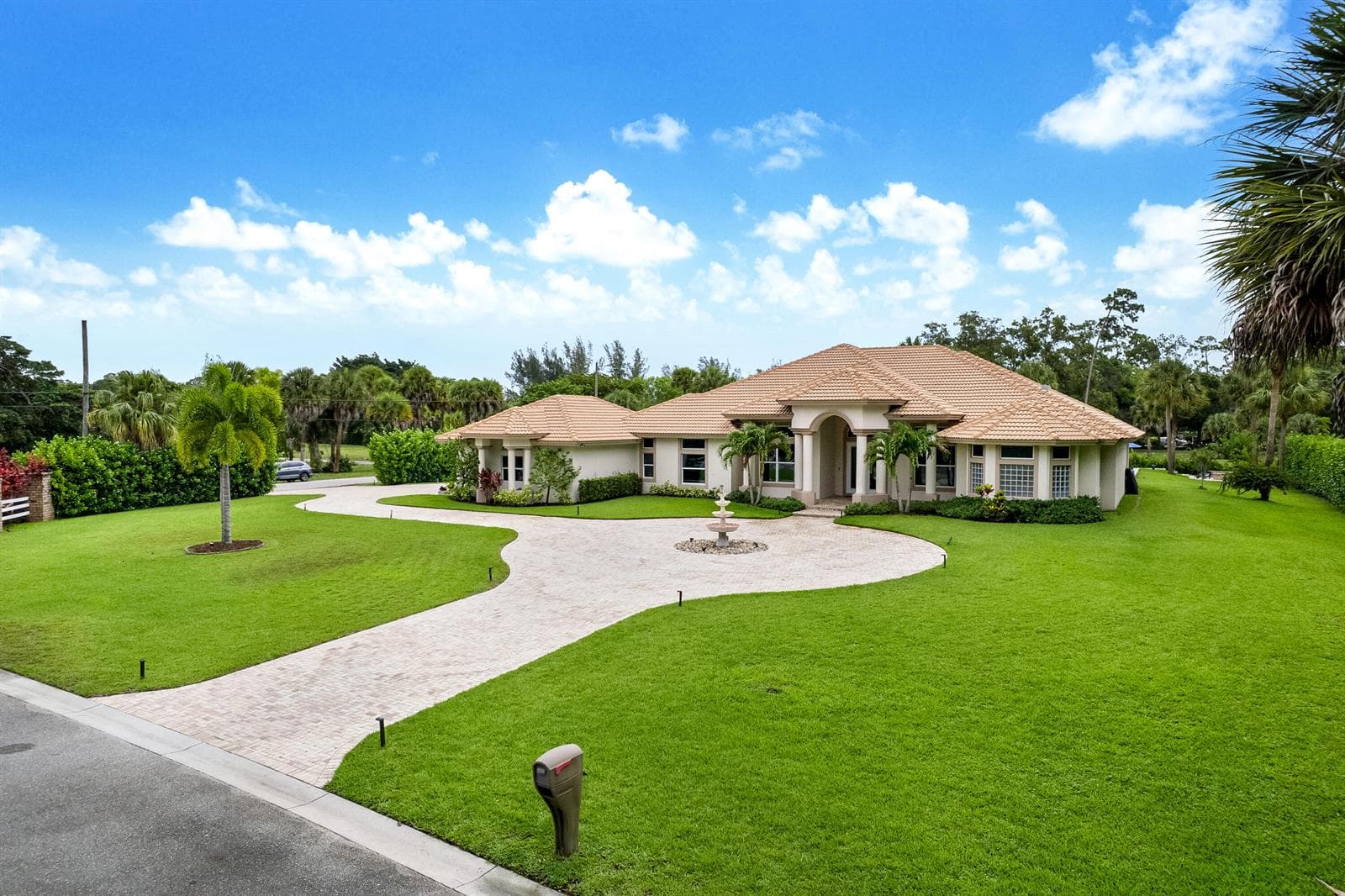 142 Brynhurst Court, West Palm Beach, FL 33413 photo 4