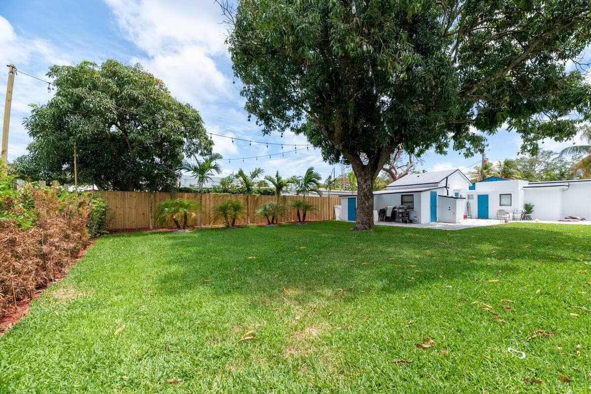 2541 NE 181st Street # C, North Miami Beach, FL 33160 photo 2