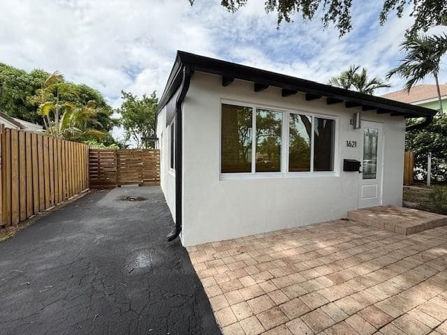 1621-1623 NE 16th Terrace NE, Fort Lauderdale, FL 33305 photo 5