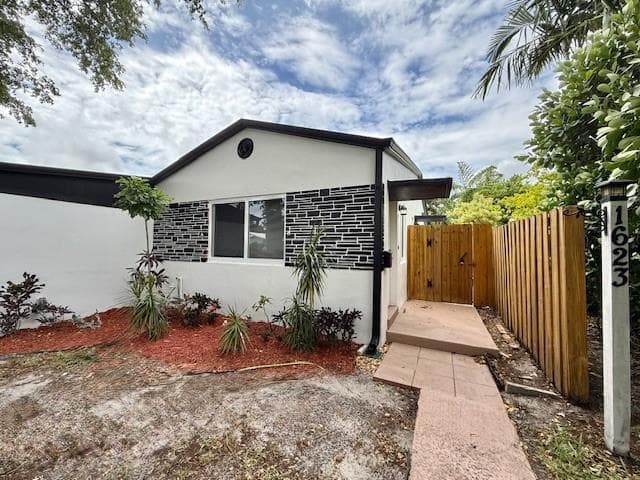 1621-1623 NE 16th Terrace NE, Fort Lauderdale, FL 33305 photo 4