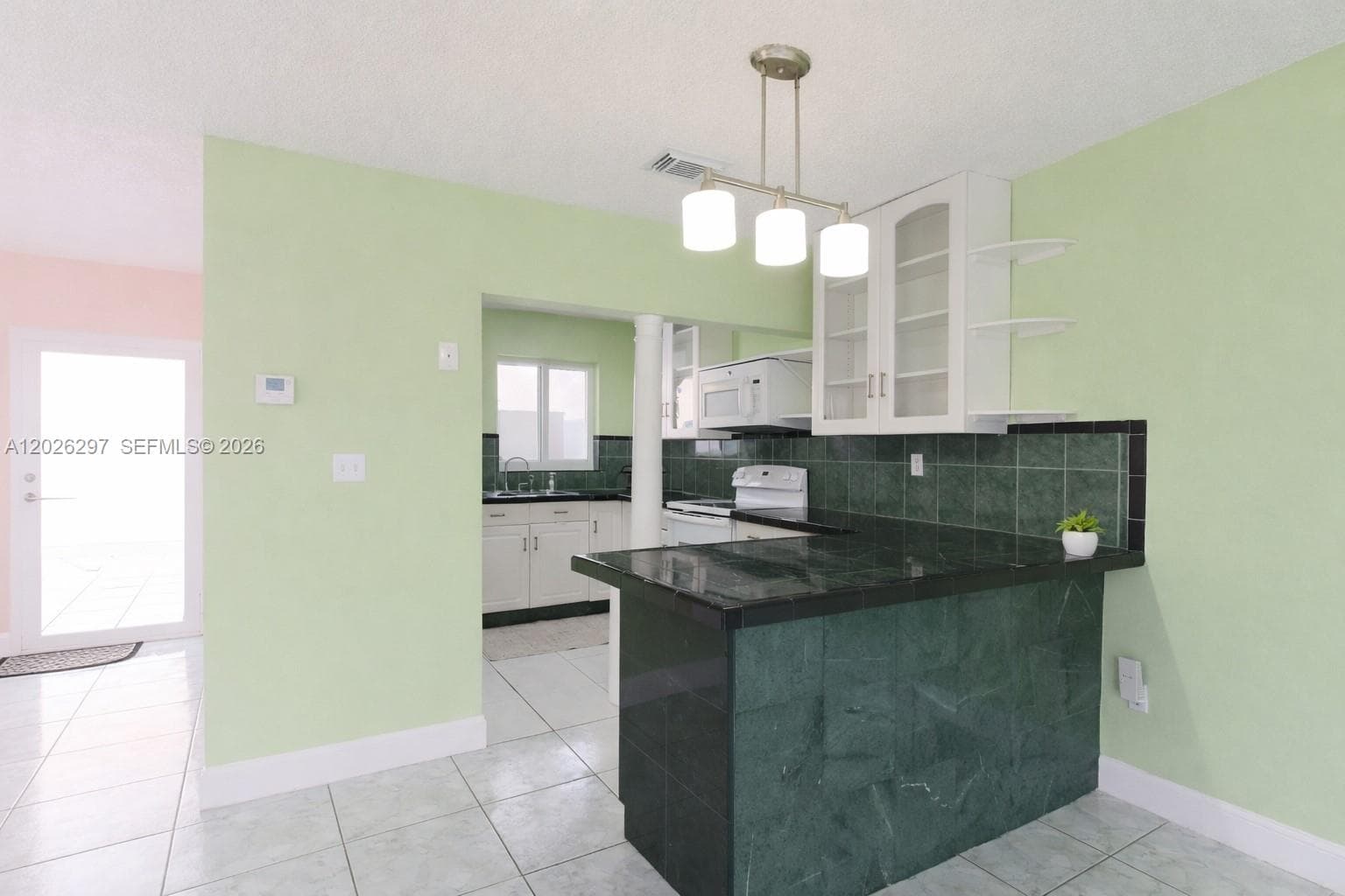 601 SW 116th ct, Sweetwater, FL 33174 photo 2