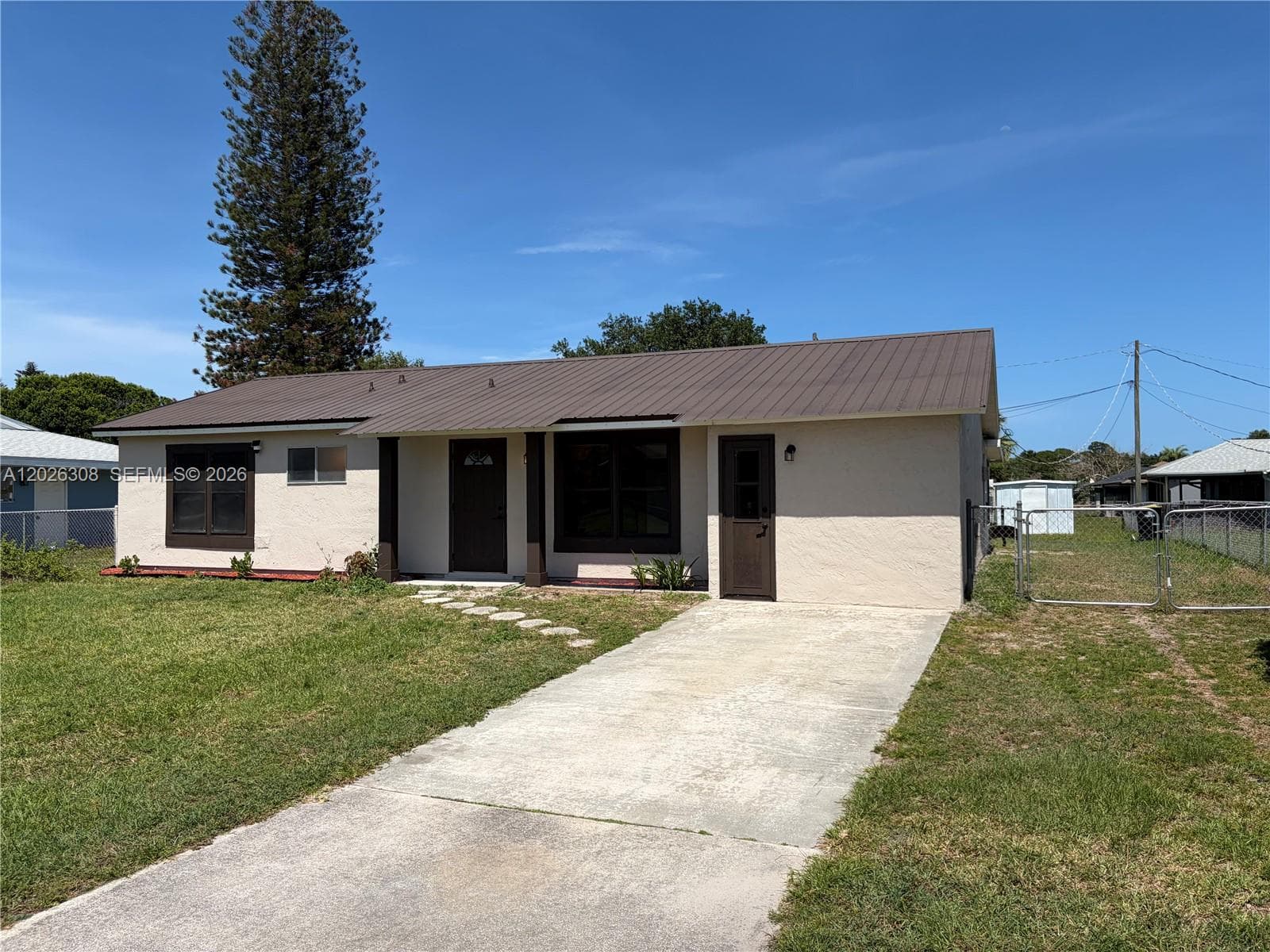 653 NE Atlas Avenue, Palm Bay, FL 32905 photo 2