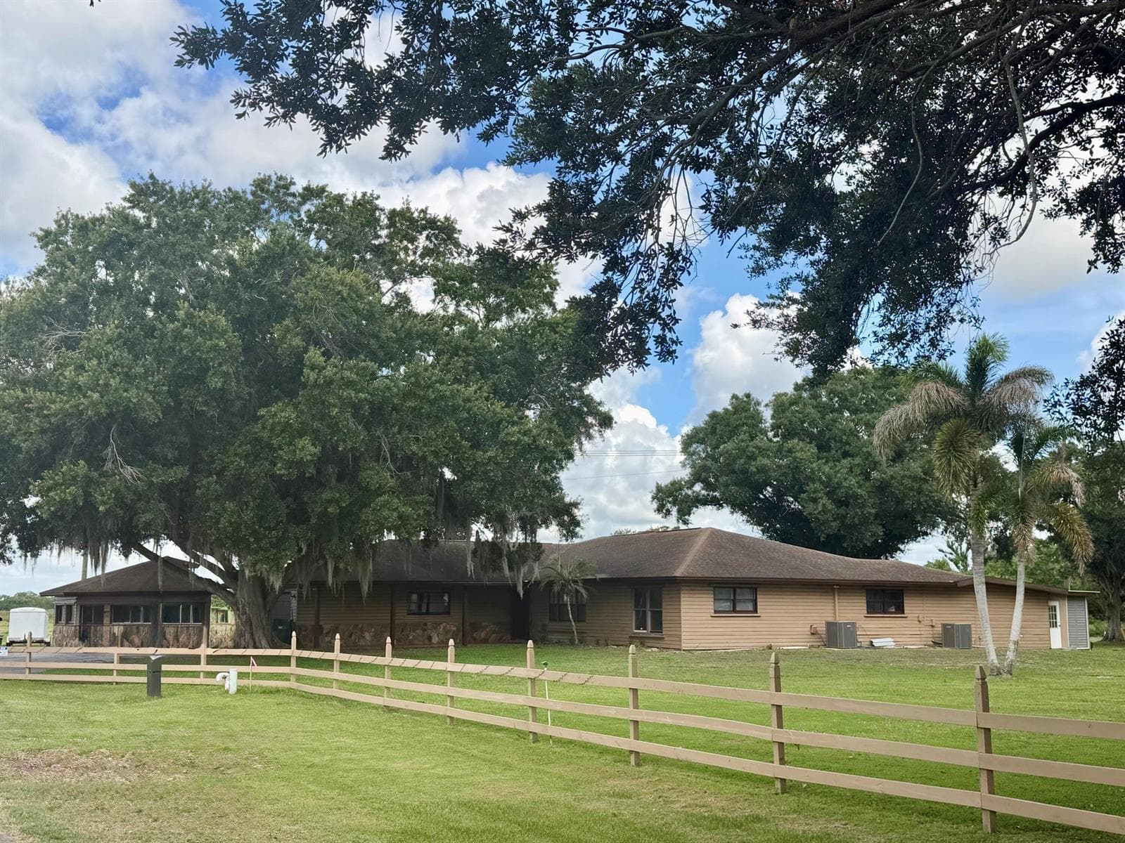 1631 SE 24th Boulevard, Okeechobee, FL 34974 photo 2