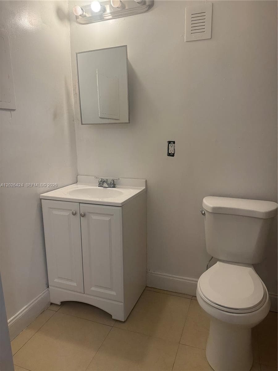 1180 NE 160th Ter # 3, North Miami Beach, FL 33162 photo 2