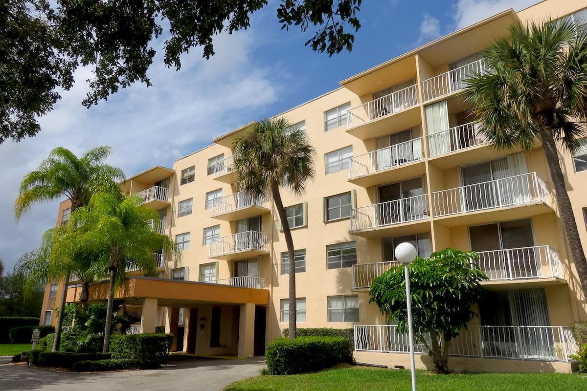 470 Executive Center Drive # 2k, West Palm Beach, FL 33401 photo 2