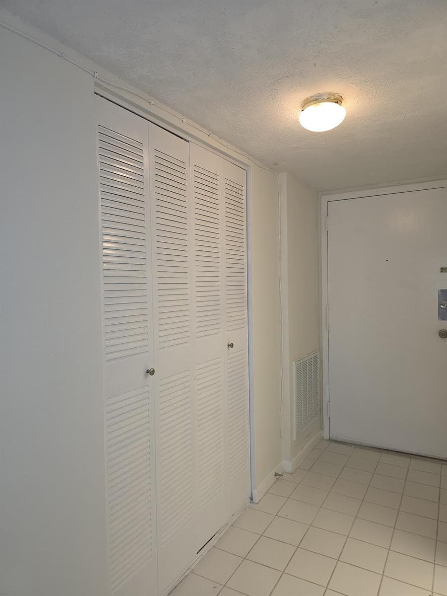 470 Executive Center Drive # 2k, West Palm Beach, FL 33401 photo 3