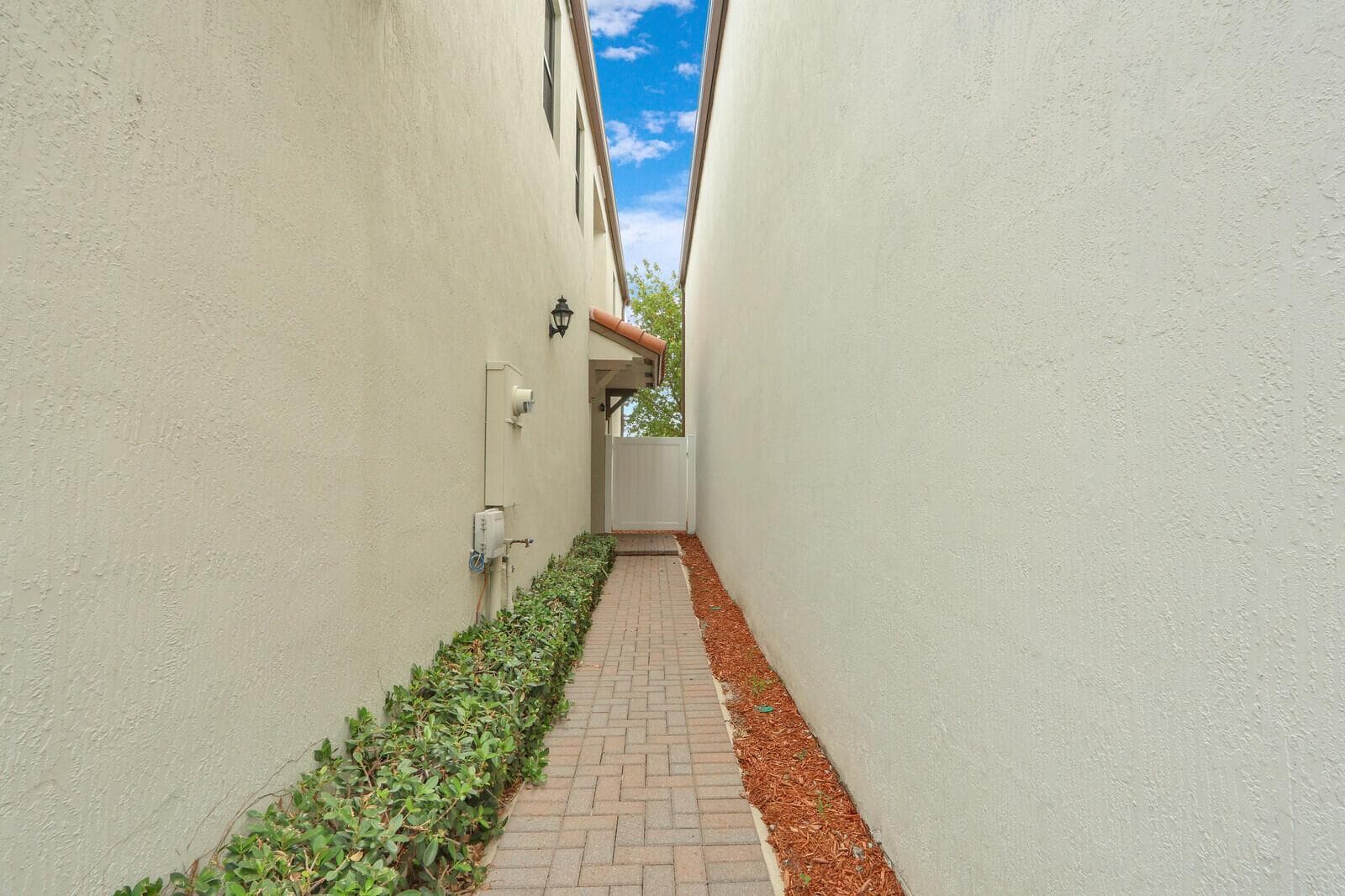 4008 Sequoia Place, Riviera Beach, FL 33410 photo 2