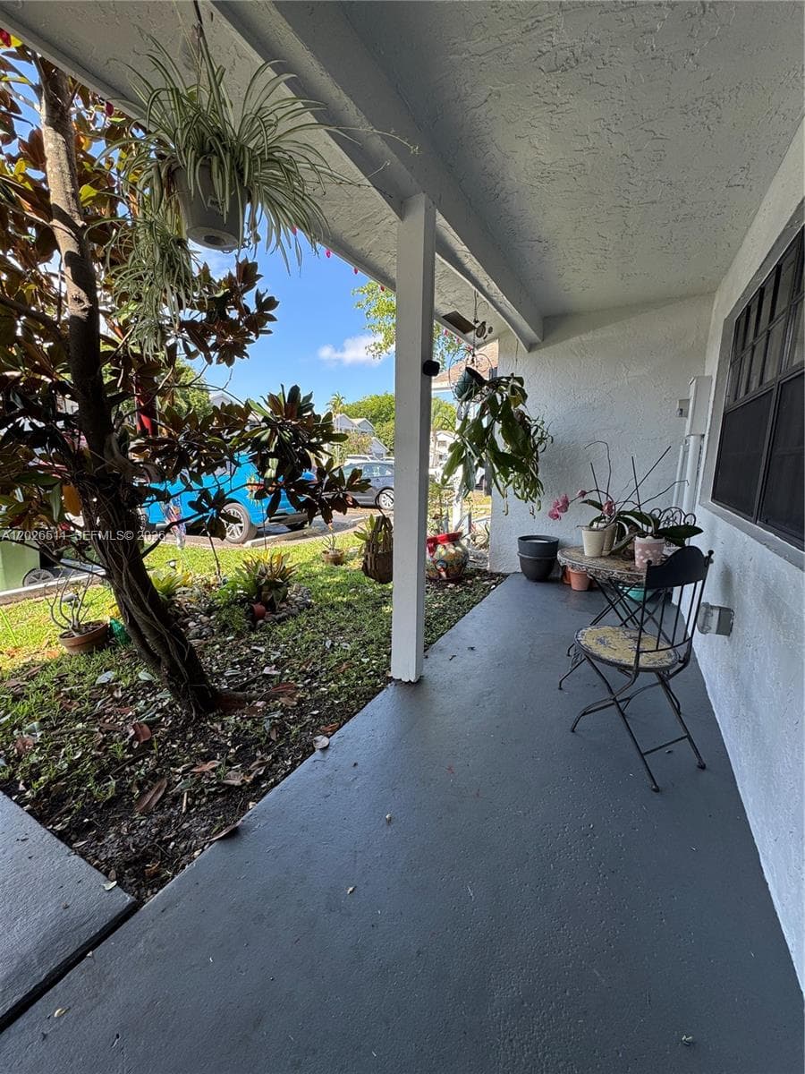 10428 NW 3rd St, Pembroke Pines, FL 33026 photo 4