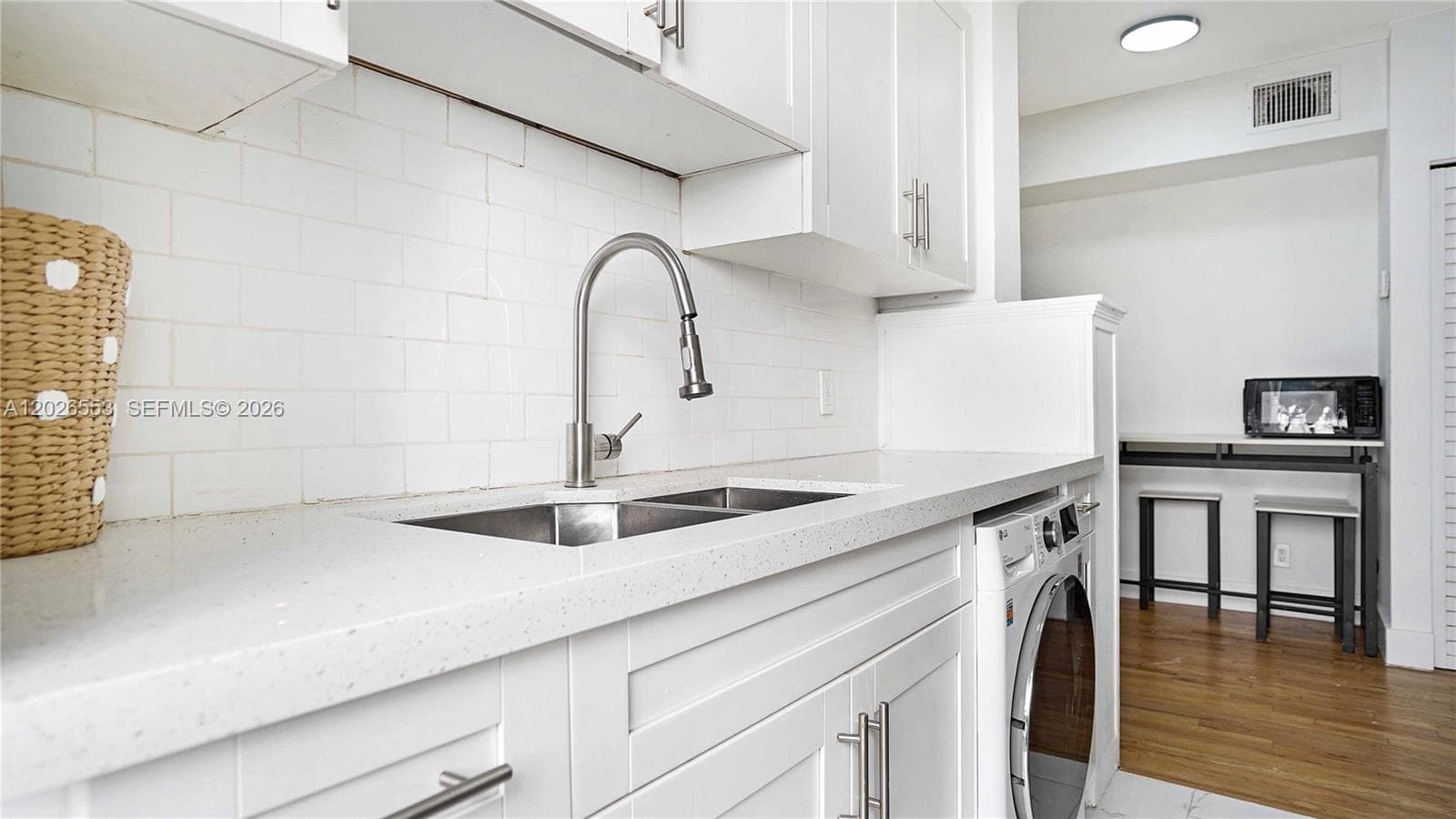815 W 39, Miami Beach, FL 33140 photo 4