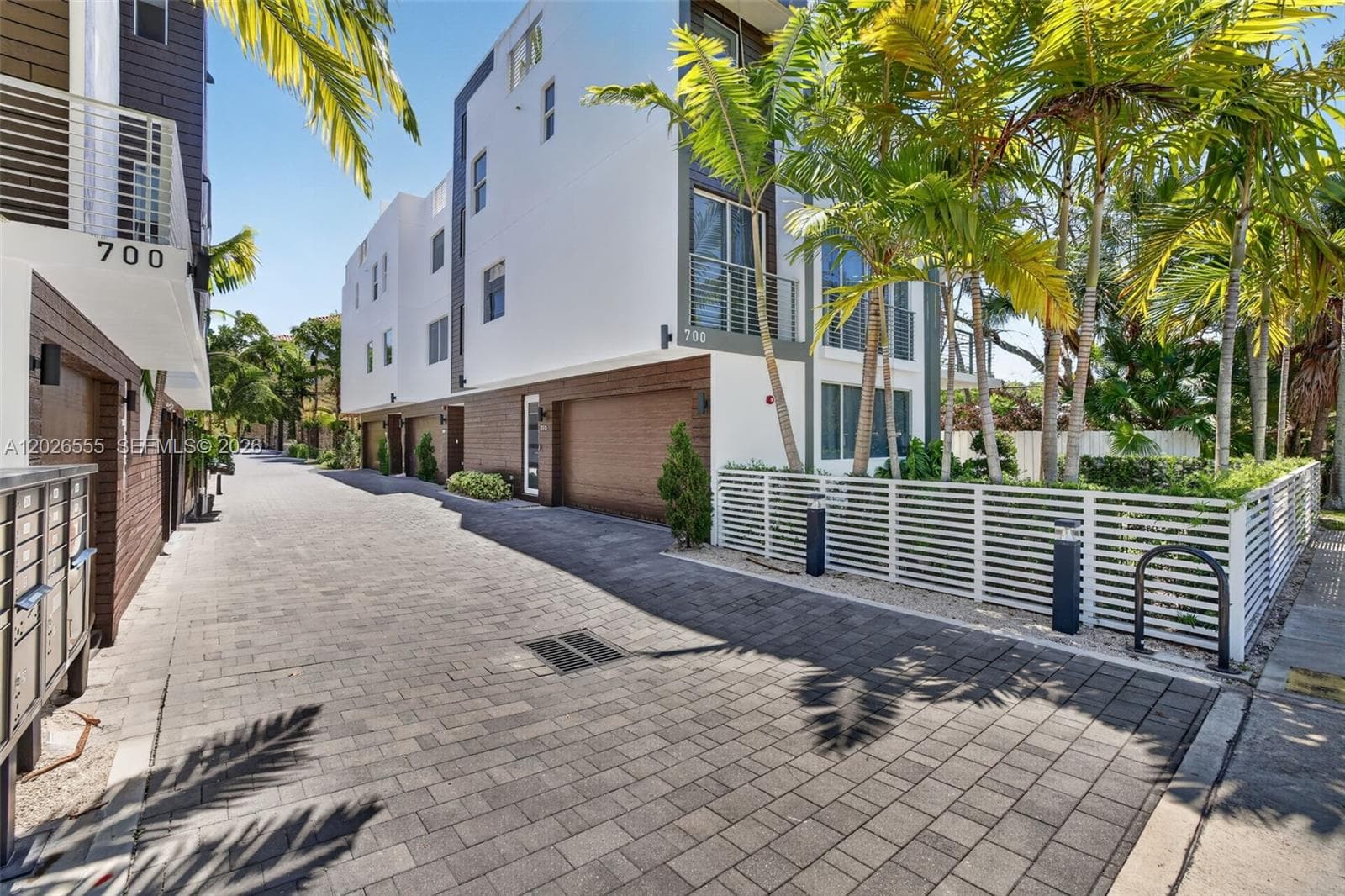 700 NE 14th Ave # 311, Fort Lauderdale, FL 33304 photo 2
