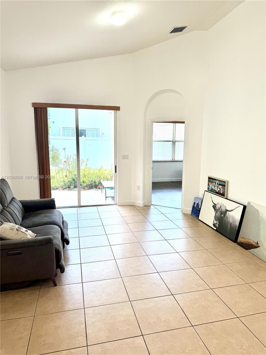 3951 NE 11th Dr, Homestead, FL 33033 photo 3