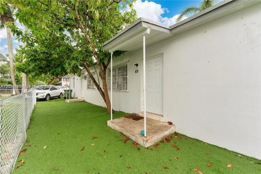 69 NW 5th St, Homestead, FL 33030 photo 2
