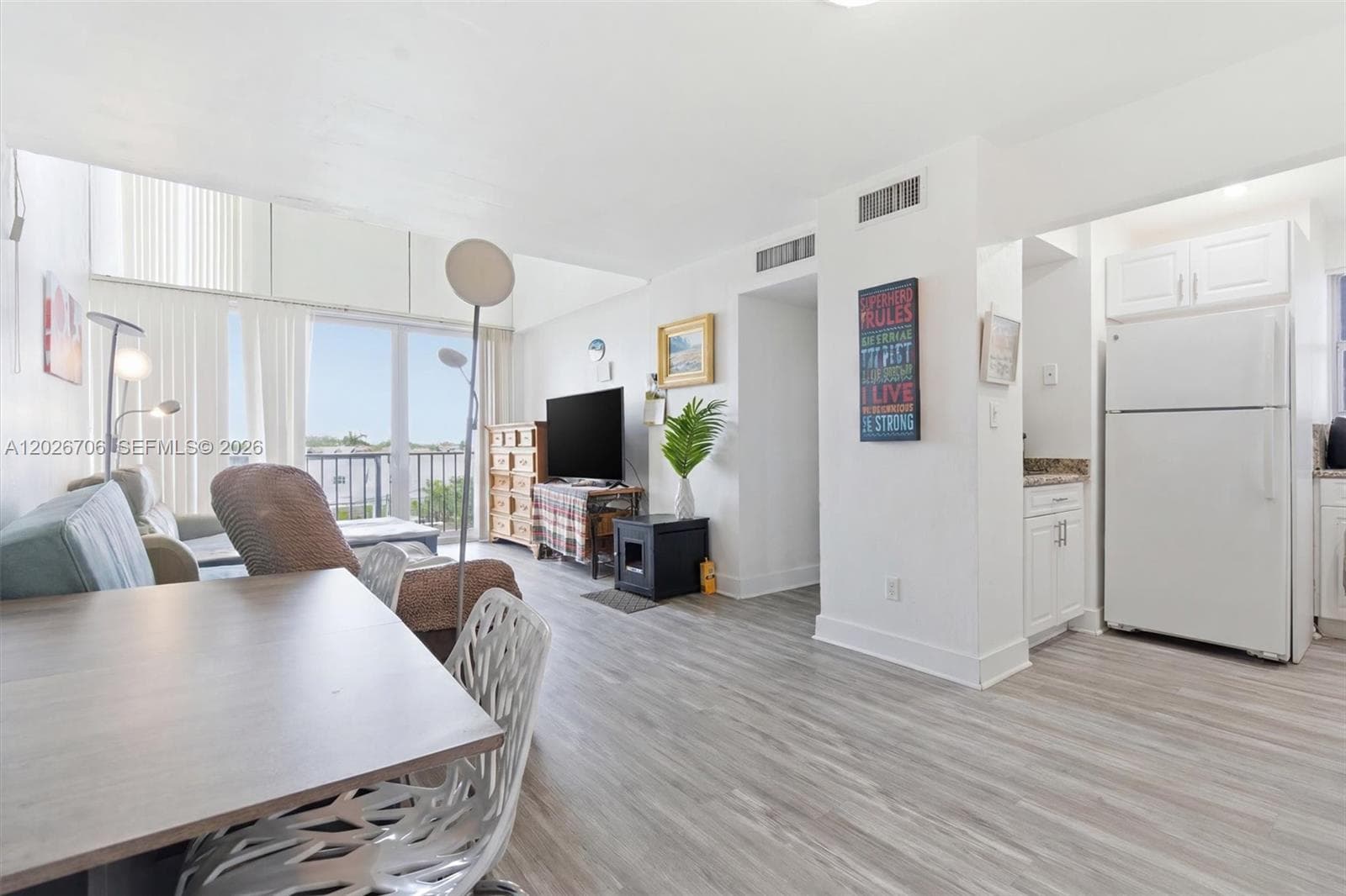 210 Fontainebleau Blvd # 402, Miami, FL 33172 photo 2