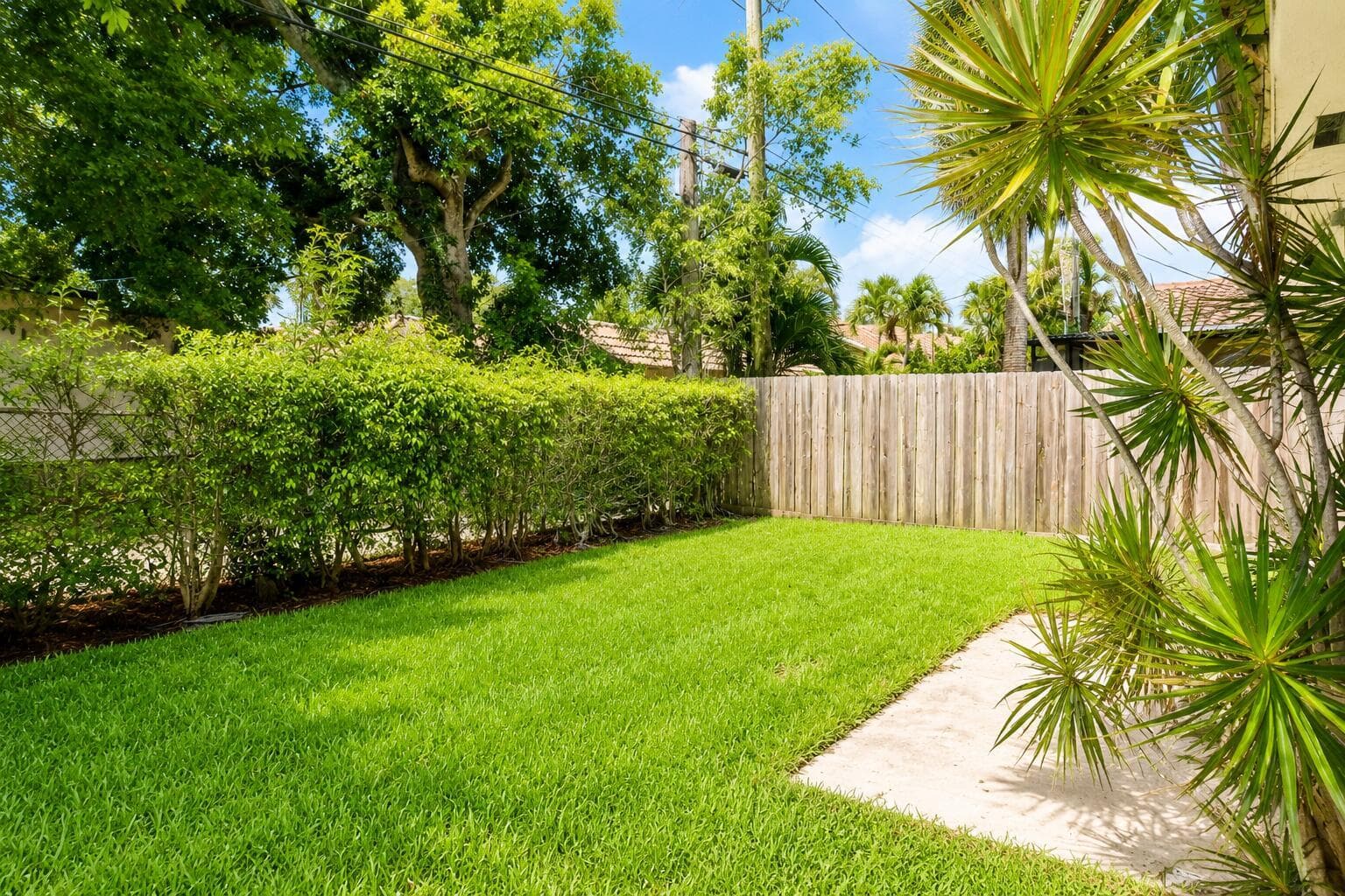 92 Lariat Circle, Boca Raton, FL 33487 photo 2