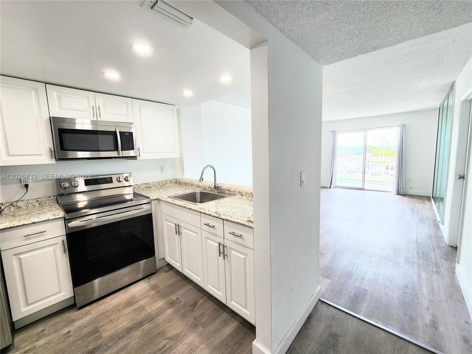 16465 NE 22nd Ave # 610, North Miami Beach, FL 33160 photo 2