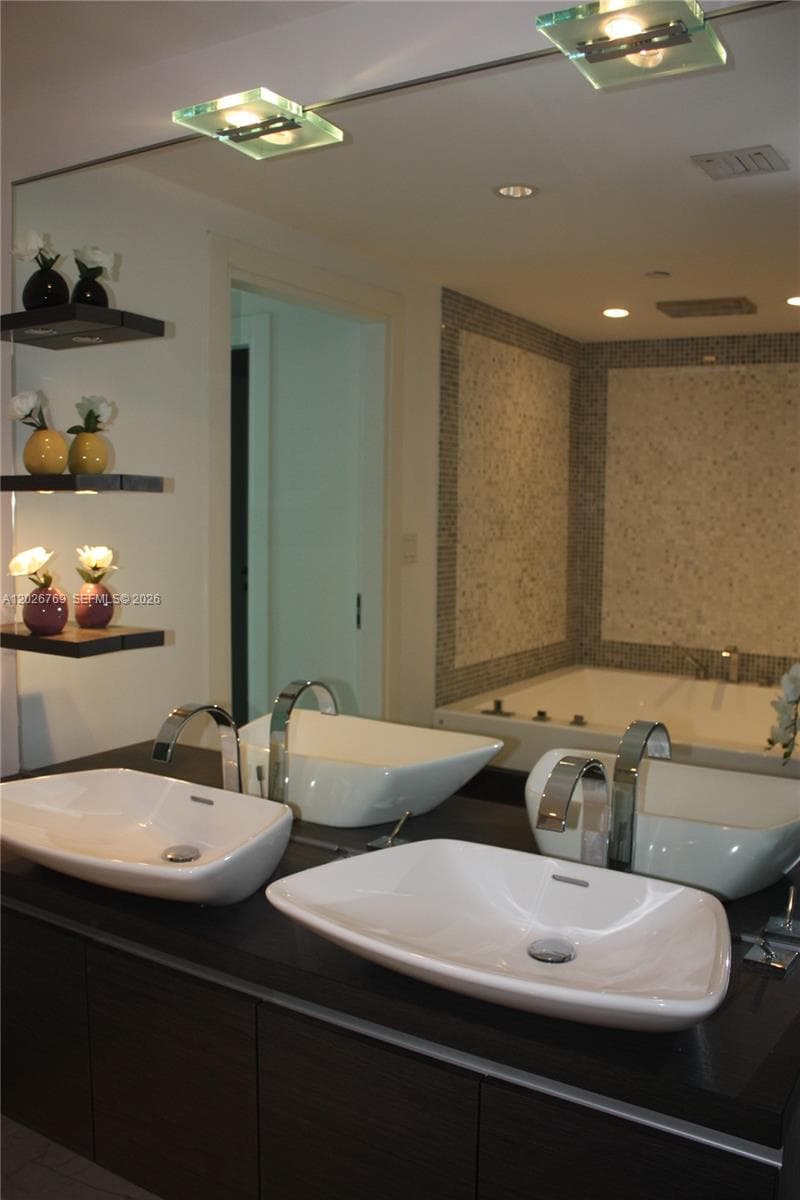 200 Biscayne Boulevard Way # 4211, Miami, FL 33131 photo 5