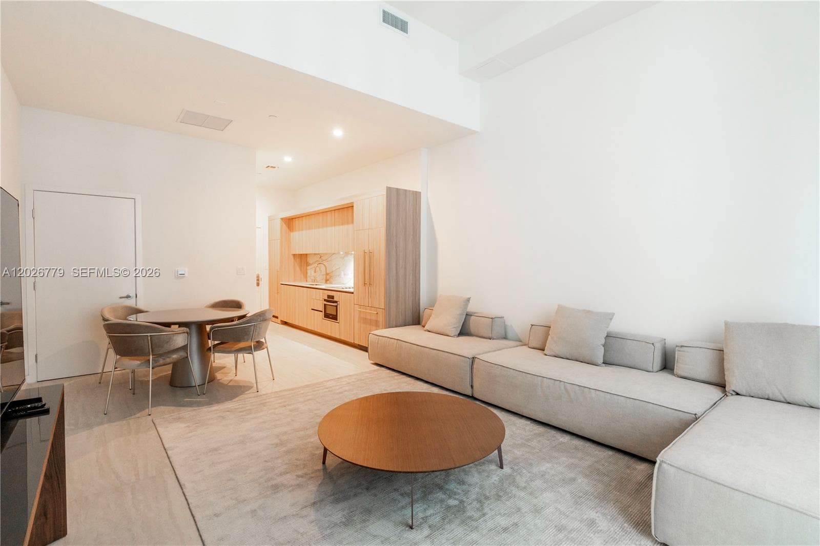 77 SE 5th St # 407, Miami, FL 33131 photo 5
