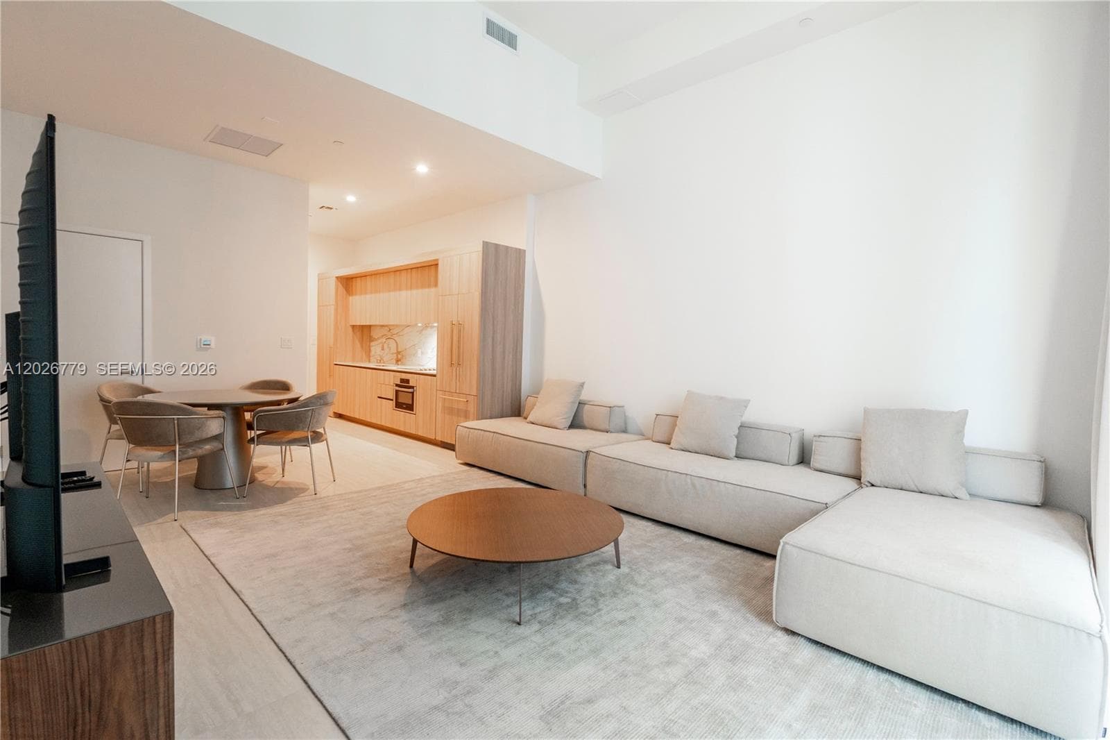 77 SE 5th St # 407, Miami, FL 33131 photo 4