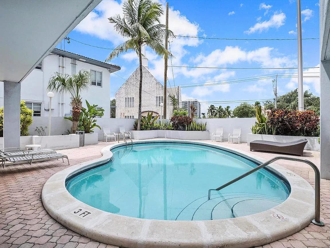 6941 Carlyle Avenue # 2e, Miami Beach, FL 33141 photo 2
