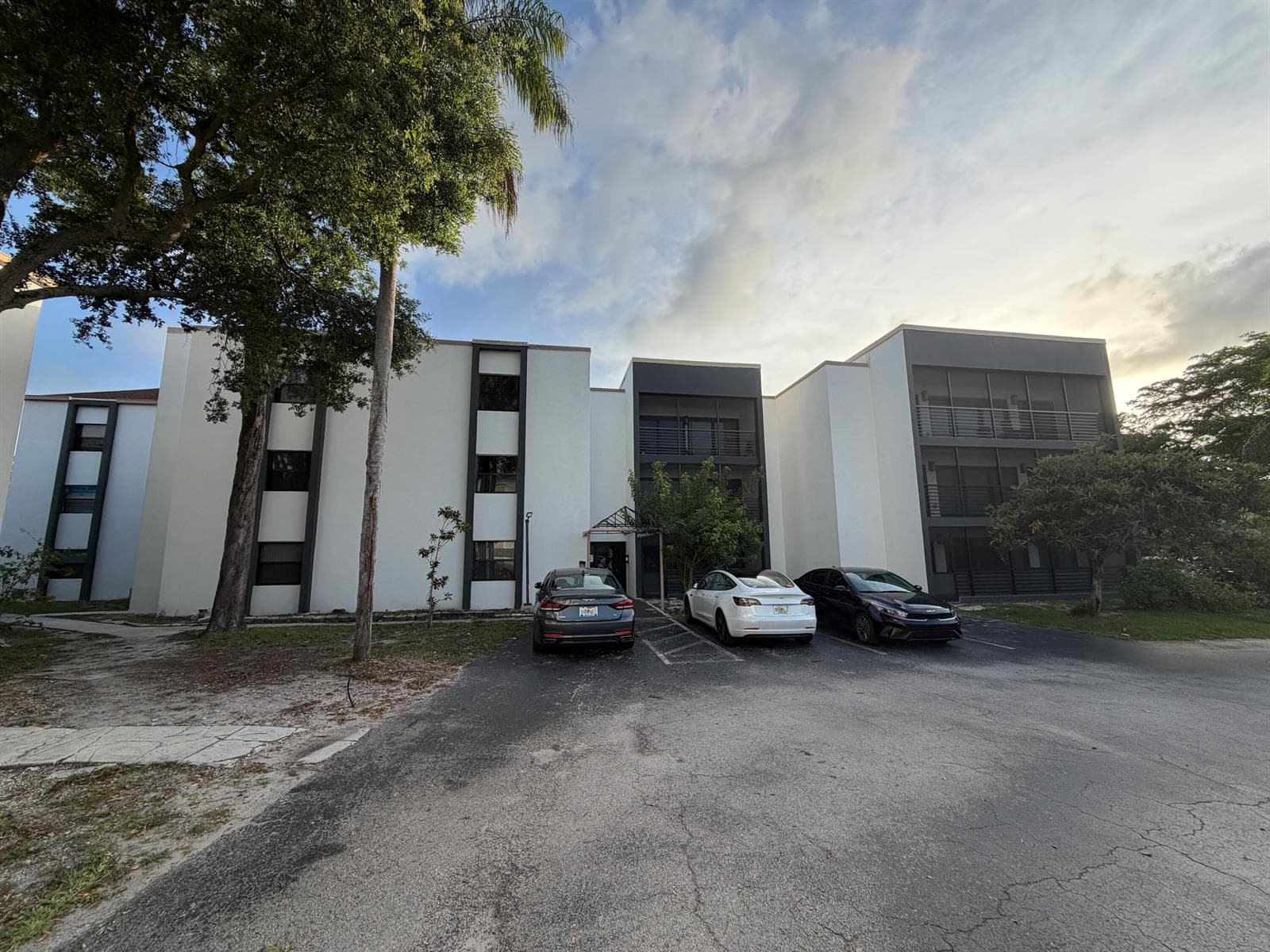 4040 N Hills Drive # 35, Hollywood, FL 33021 photo 2