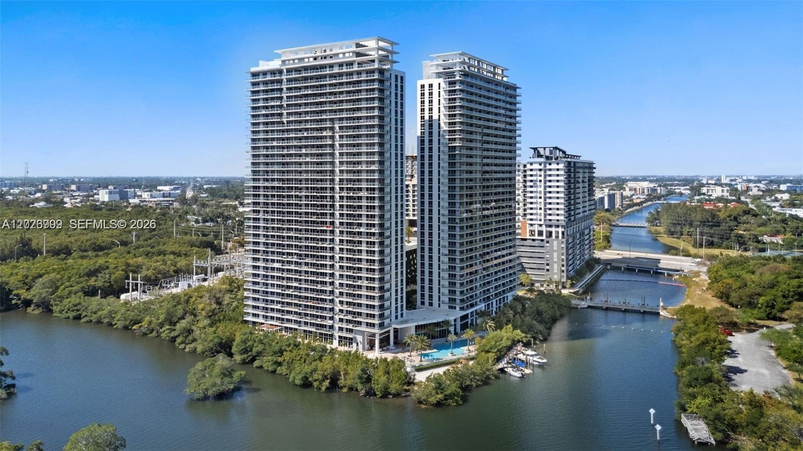 16385 Biscayne Blvd # 1019, North Miami Beach, FL 33160 photo 2