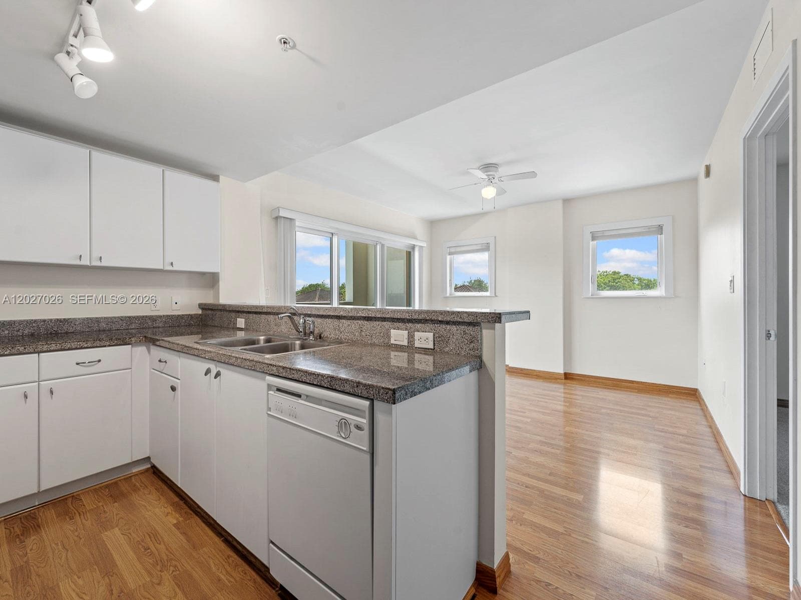 2740 SW 28th Ter # 508, Miami, FL 33133 photo 4