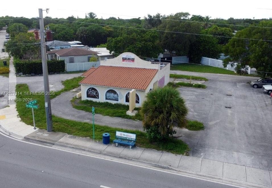 14100 W Dixie Hwy, North Miami, FL 33161 photo 4