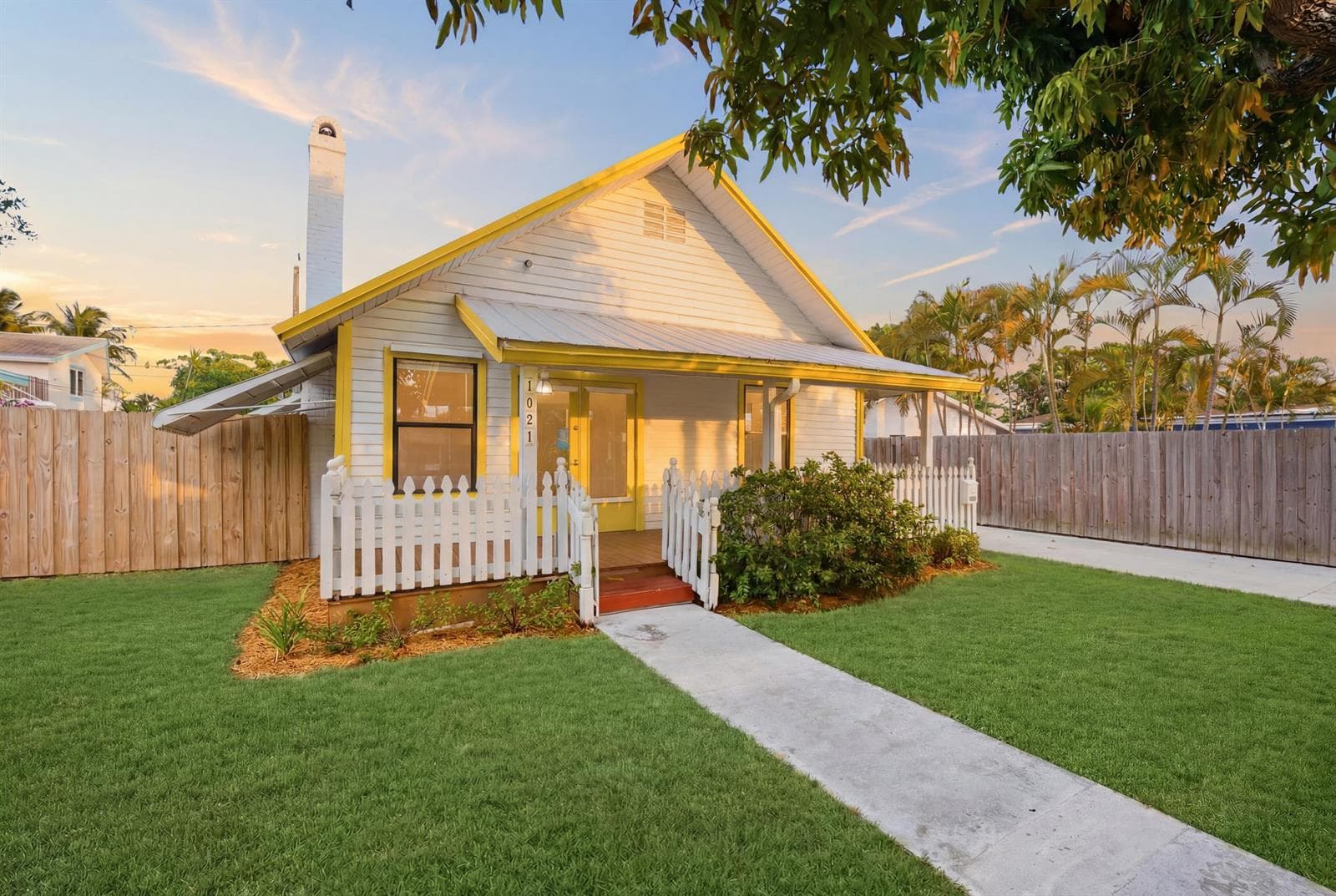 1021 S N Street, FL 33460 photo 3