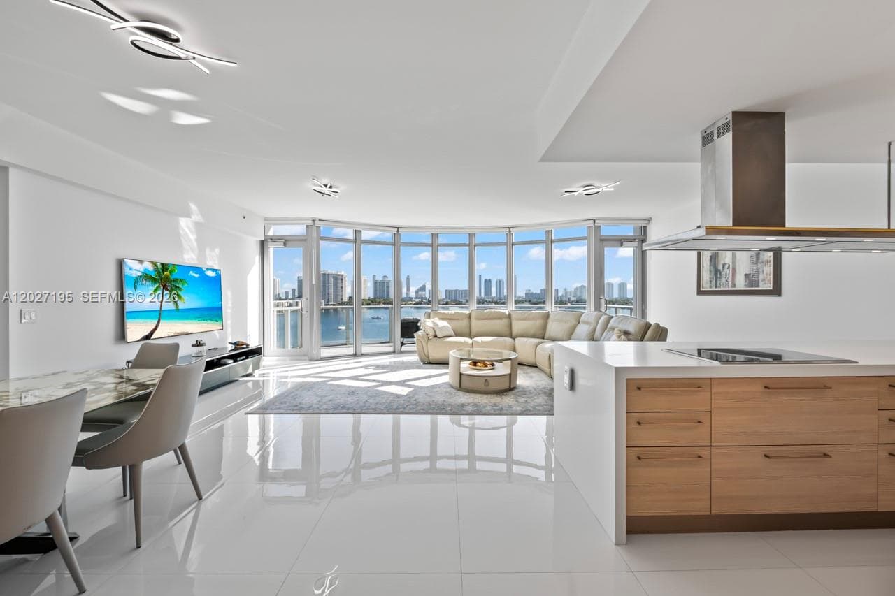 17301 Biscayne Blvd # 811, North Miami Beach, FL 33160 photo 2