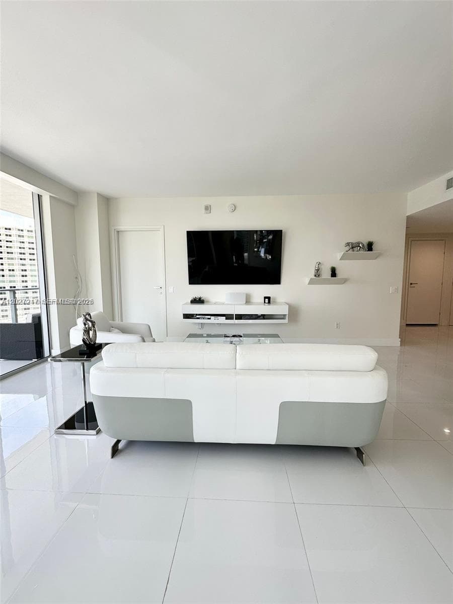 1300 Brickell Bay Dr # 3101, Miami, FL 33131 photo 3