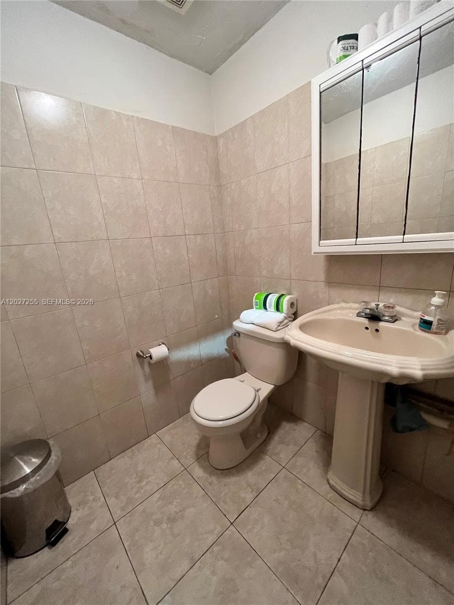 8420 NW 61st St, Miami, FL 33166 photo 5