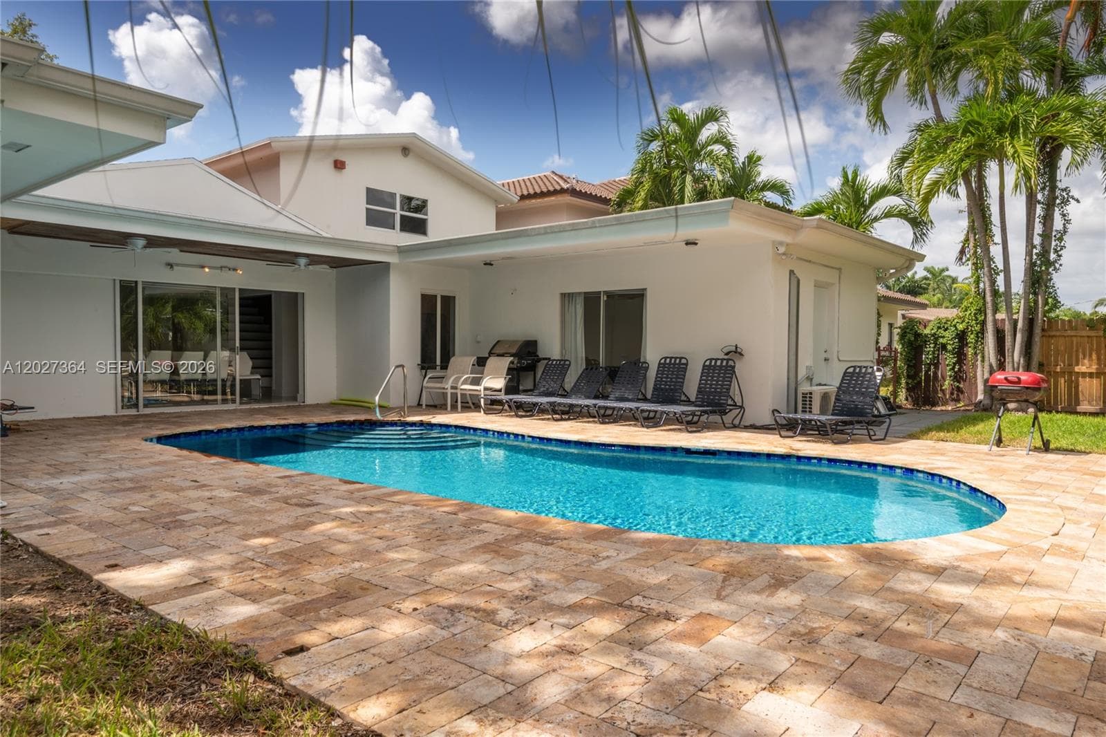 2555 NE 202nd St, Miami, FL 33180 photo 2