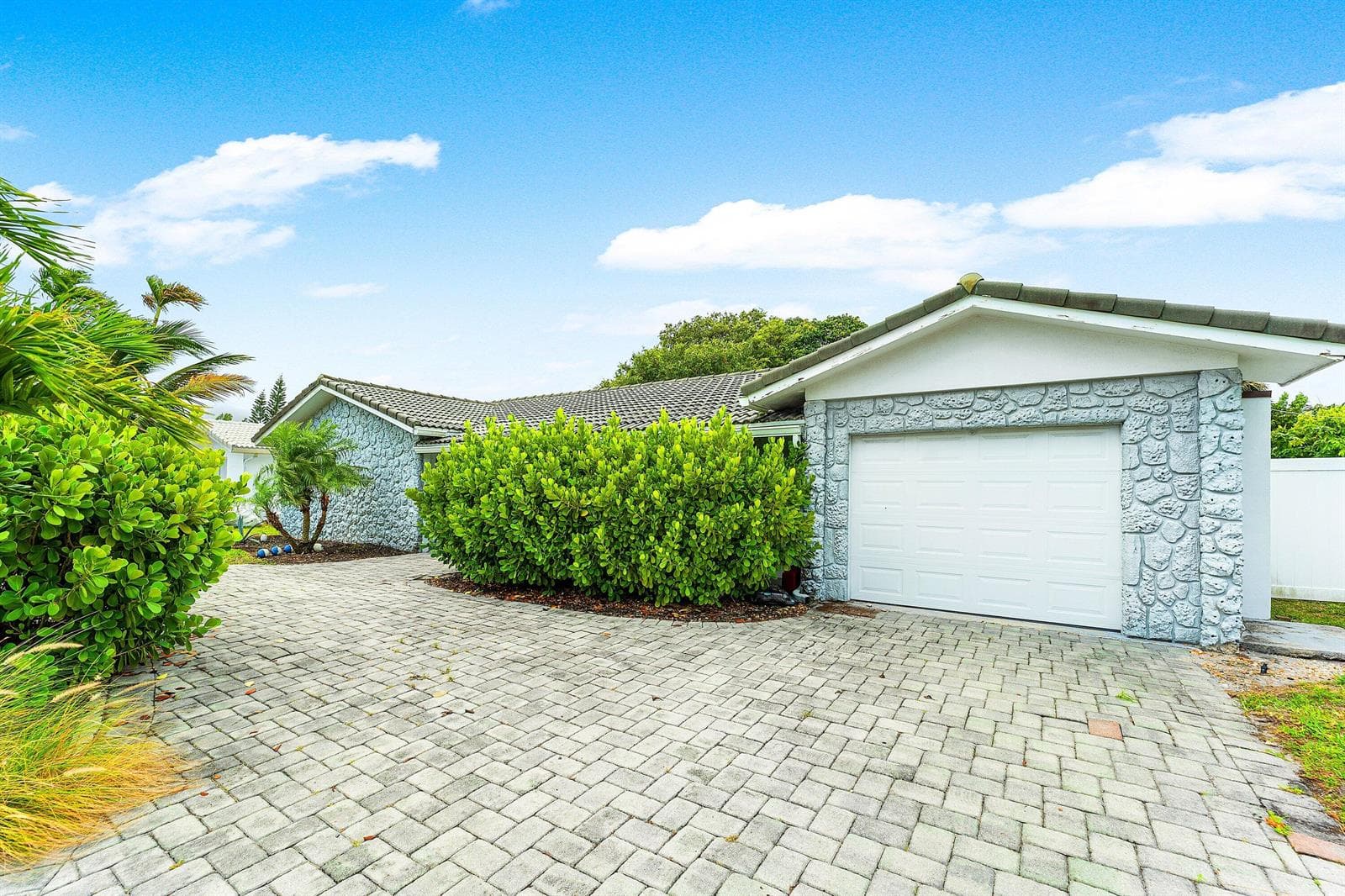 581 NW 13th Drive, Boca Raton, FL 33486 photo 4