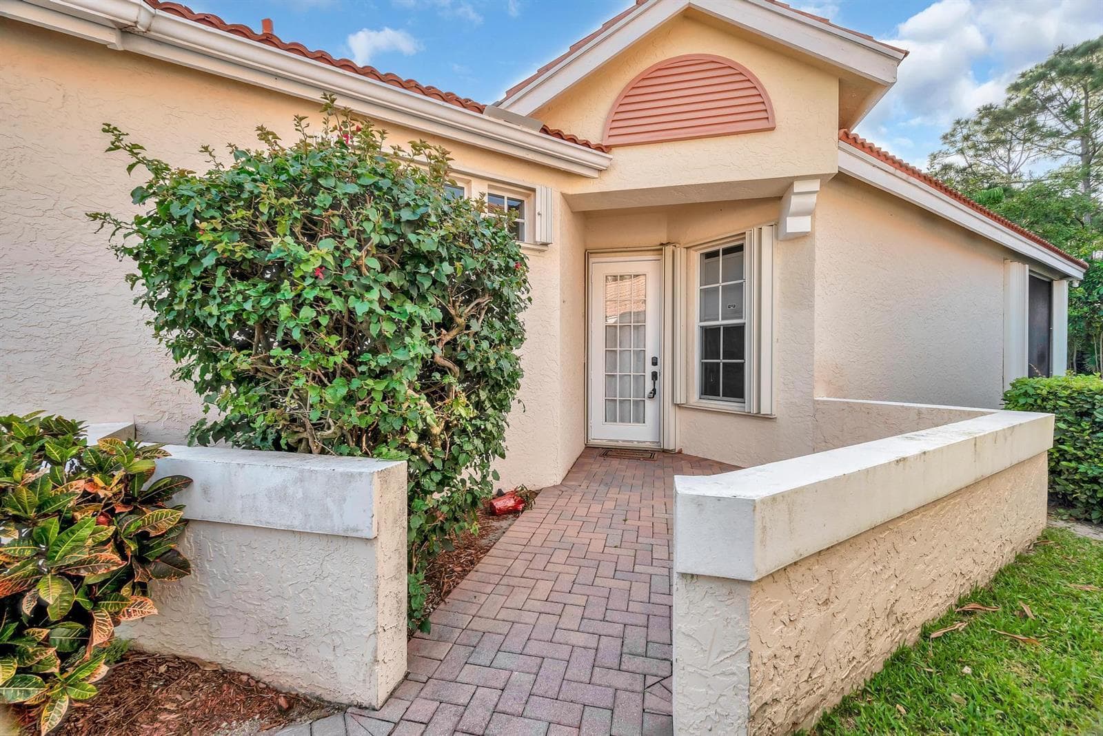 615 SW St Thomas Cove, Port St. Lucie, FL 34986 photo 2