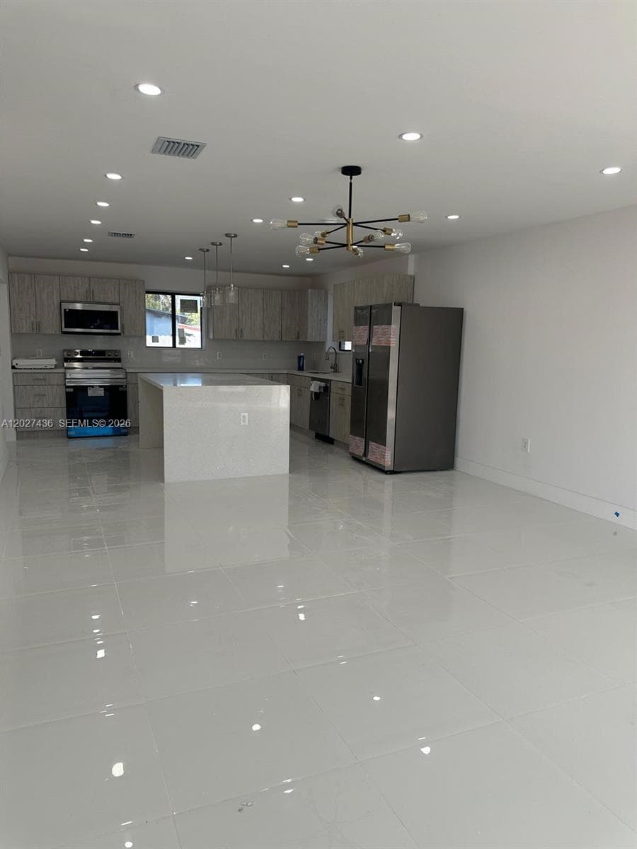 2041 NW 190th Ter, Miami Gardens, FL 33056 photo 2