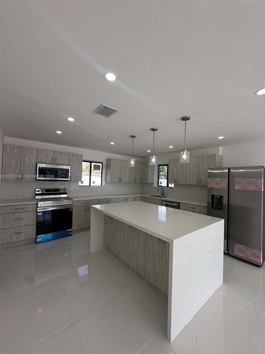 2041 NW 190th Ter, Miami Gardens, FL 33056 photo 5