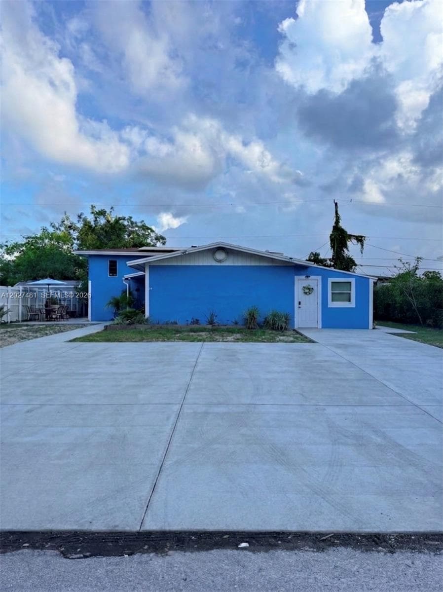 1300 NE 203rd St, Miami, FL 33179 photo 2