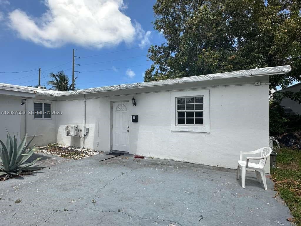 685 SW 7th Ter, Dania Beach, FL 33004 photo 4
