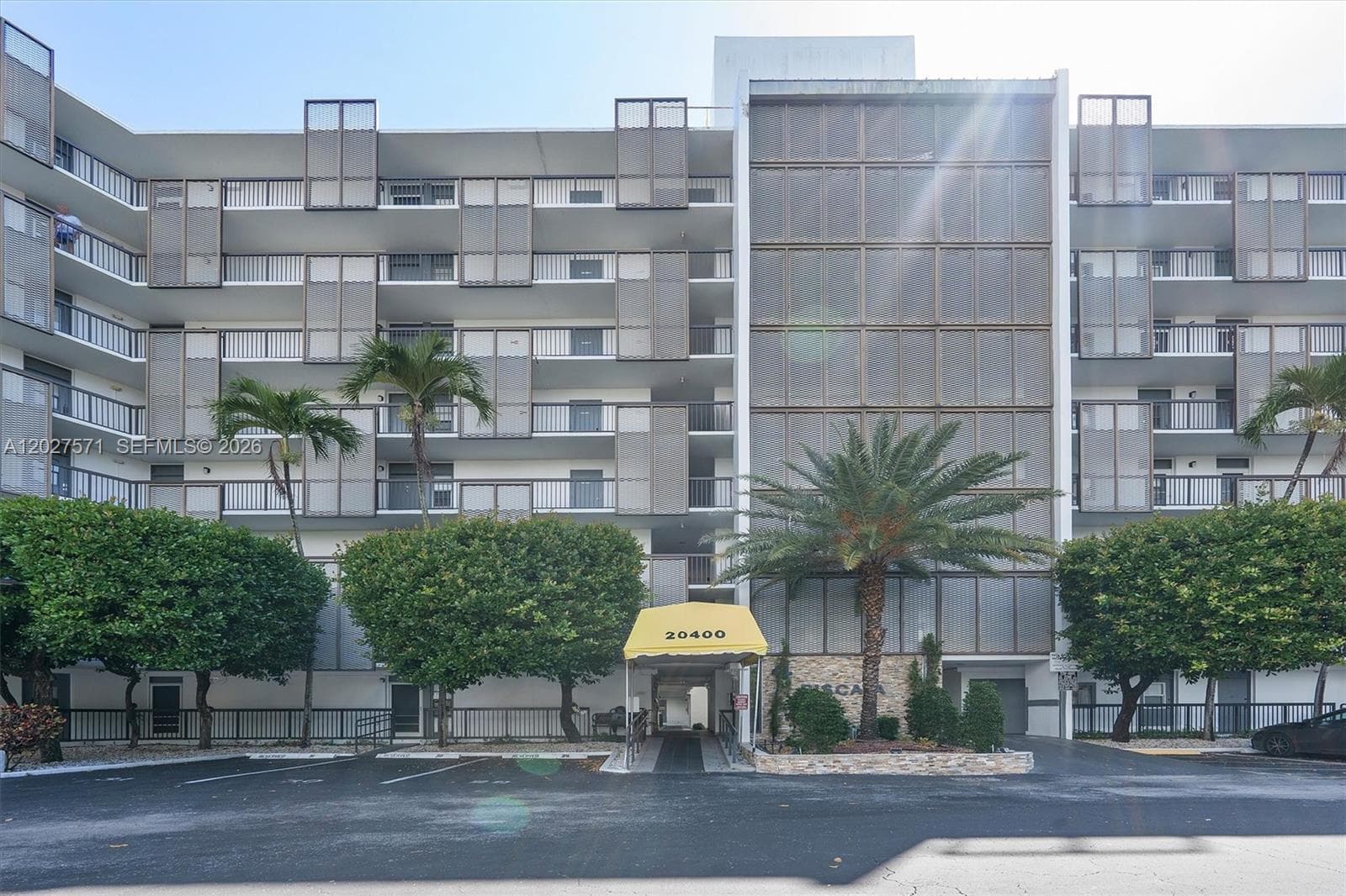 20400 W Country Club Dr # 214, Aventura, FL 33180 photo 2