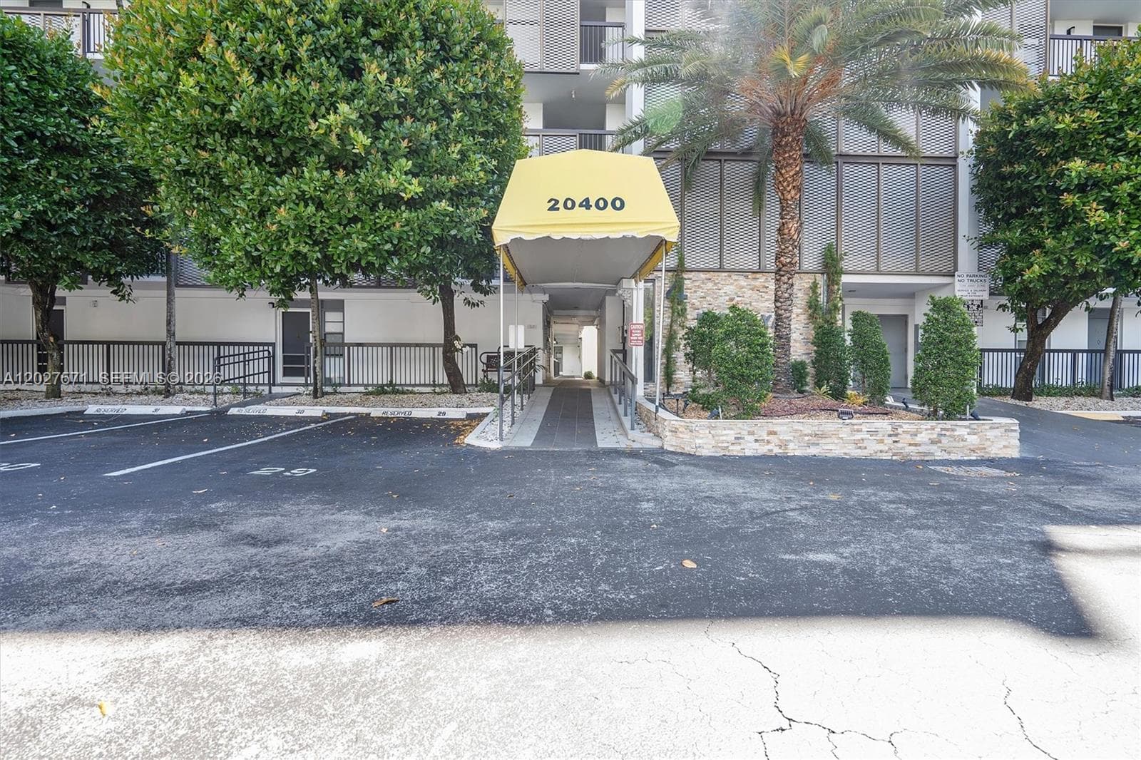 20400 W Country Club Dr # 214, Aventura, FL 33180 photo 3
