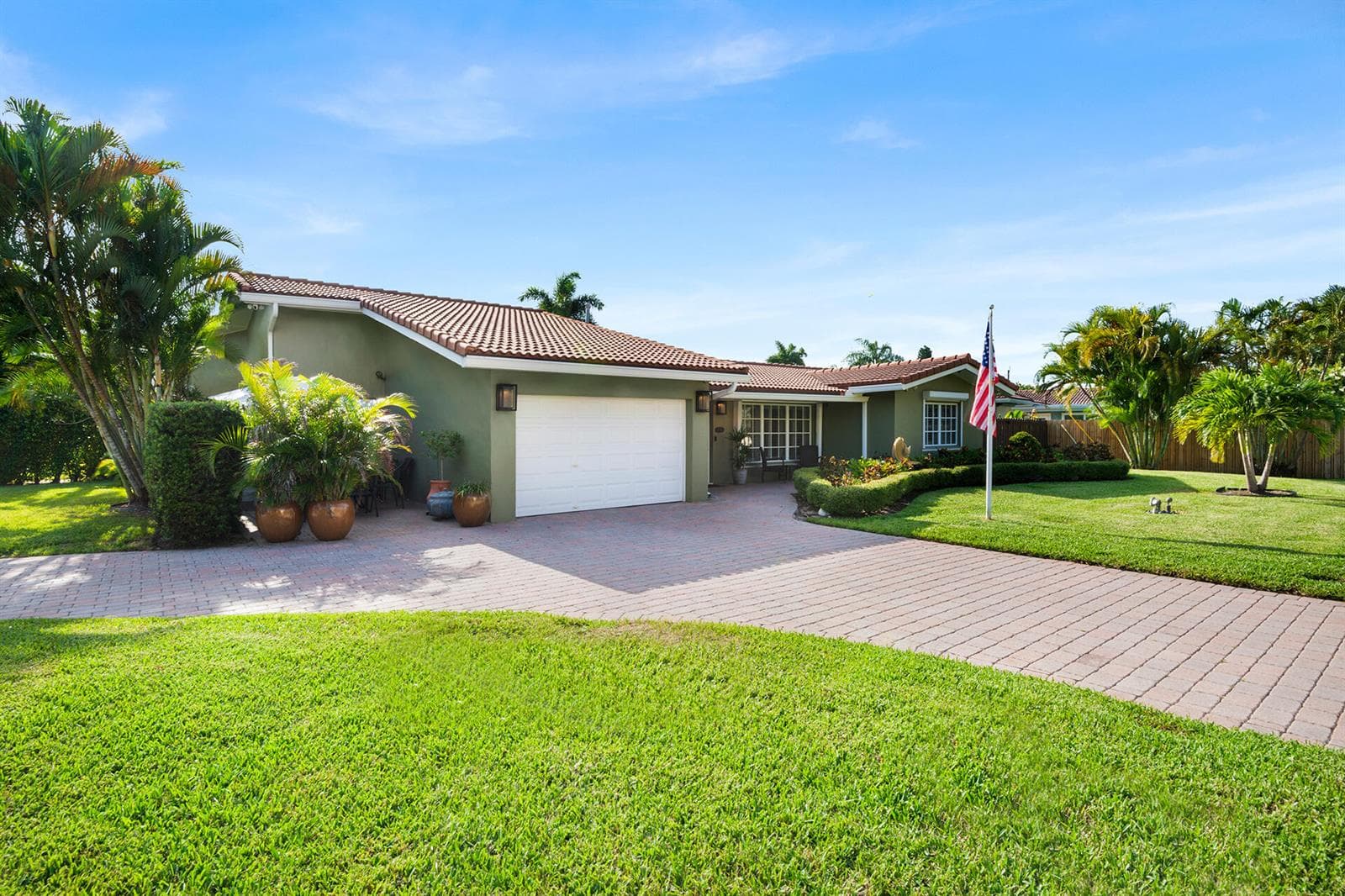 1755 E Terra Mar Drive, Lauderdale By The Sea, FL 33062 photo 2