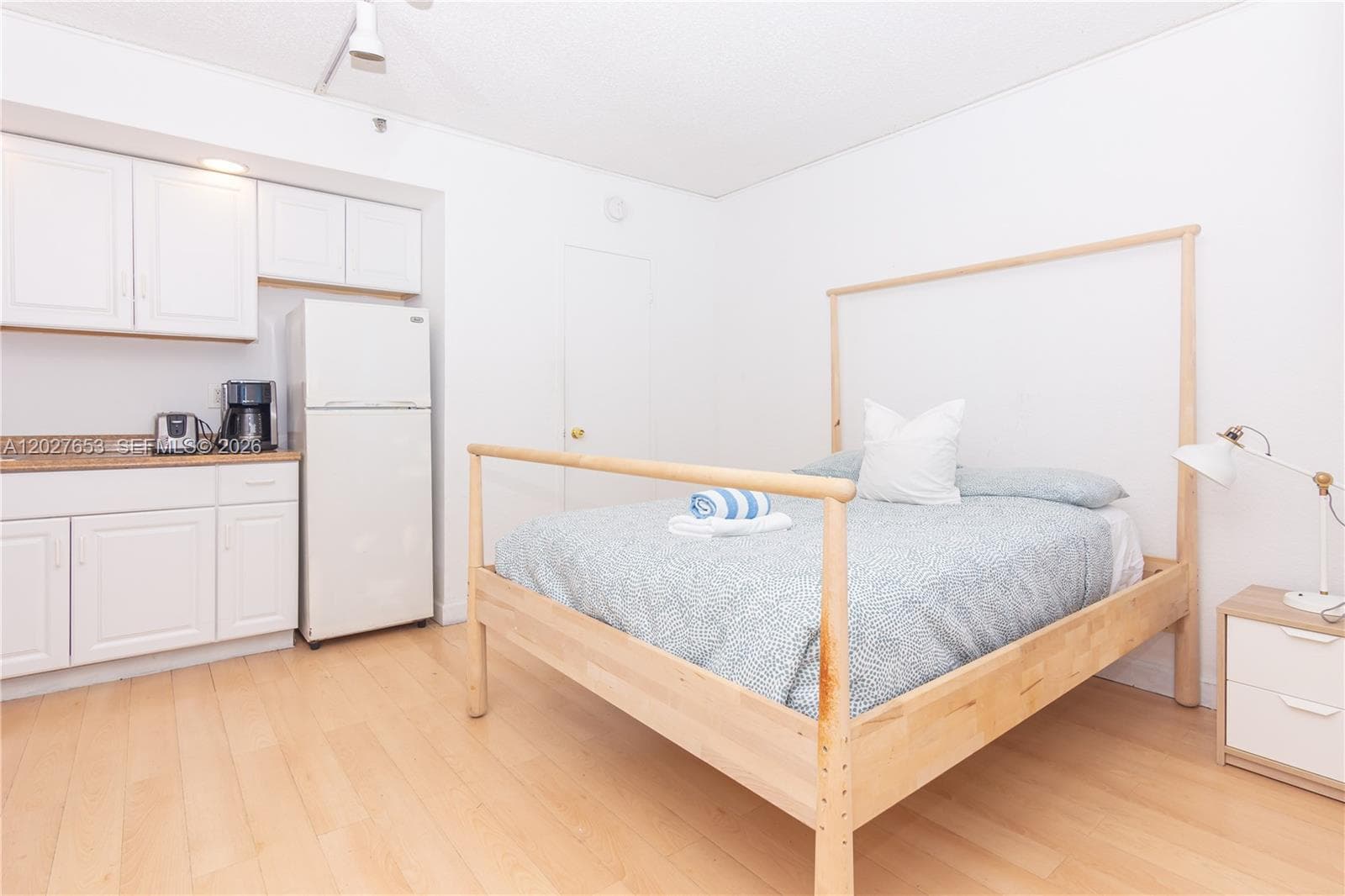 5445 Collins Ave # 1105, Miami Beach, FL 33140 photo 2