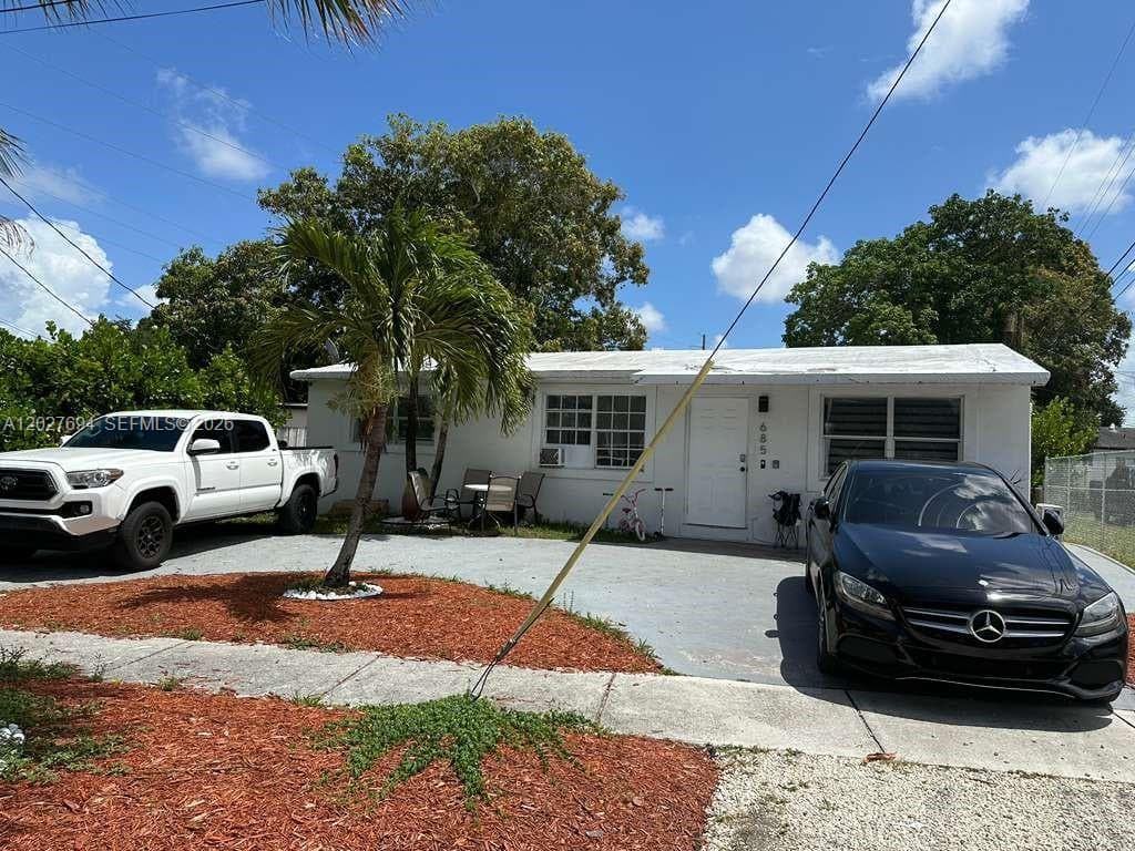 685 SW 7th Terr, Dania Beach, FL 33004 photo 5