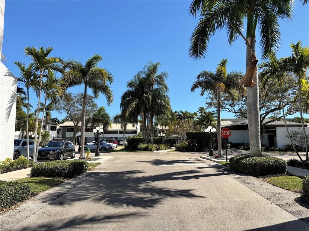 3900 NE 18th Avenue # 40h, Oakland Park, FL 33334 photo 4