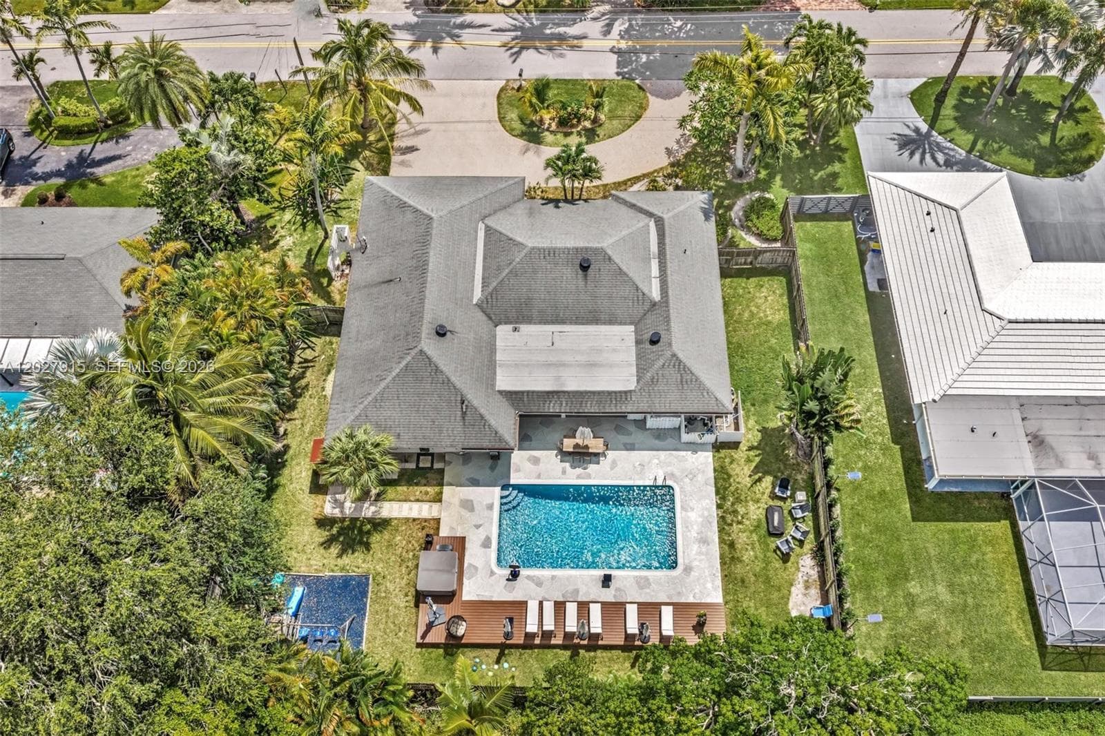 8101 W Lake Dr, Lake Clarke Shores, FL 33406 photo 2