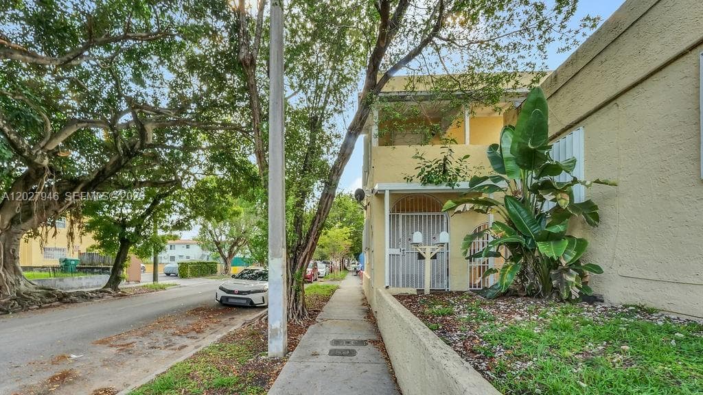242 SW 15th Ave, Miami, FL 33135 photo 2