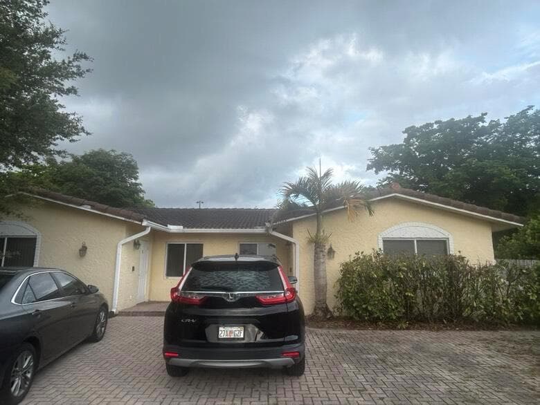 8362 NW 23rd Manor, Coral Springs, FL 33065 photo 2
