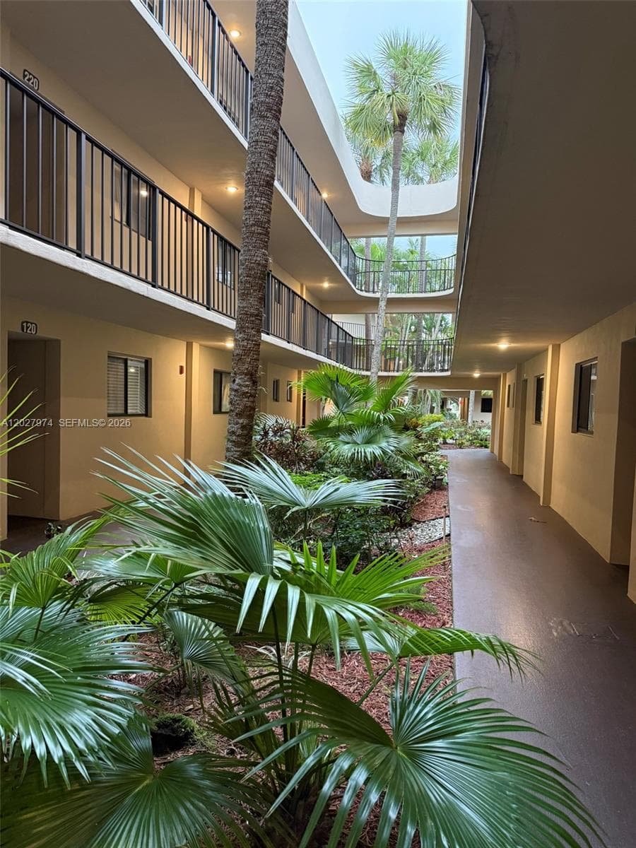 5220 Las Verdes Cir # 114, Delray Beach, FL 33484 photo 2