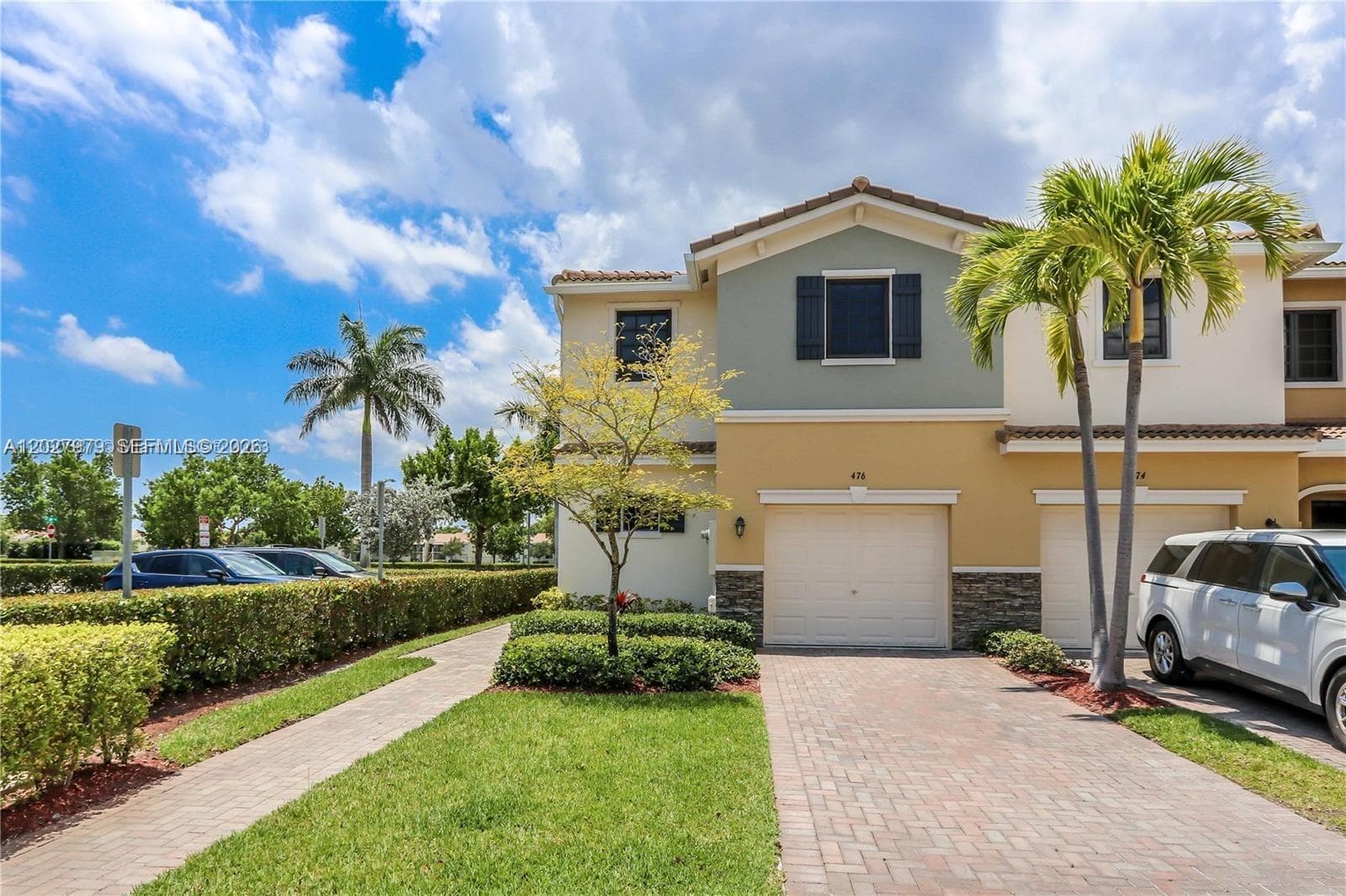 476 NE 194th Ter, Miami, FL 33179 photo 2